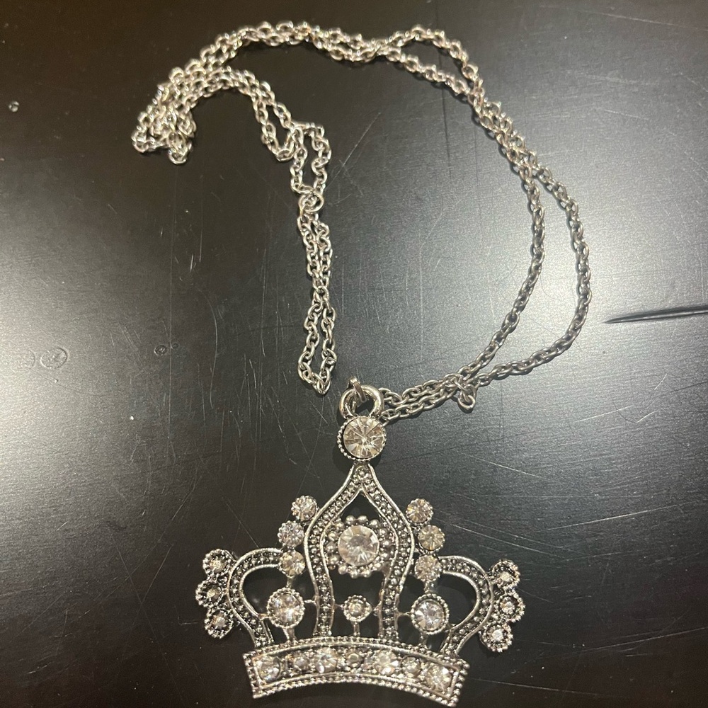 Crown Rhinestone Pendant & Chain - Picture 4 of 11